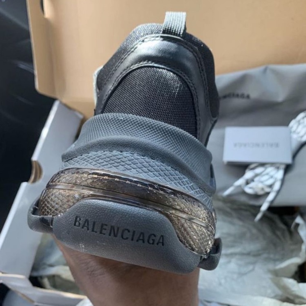 Sneakers - Picture 2 of 6